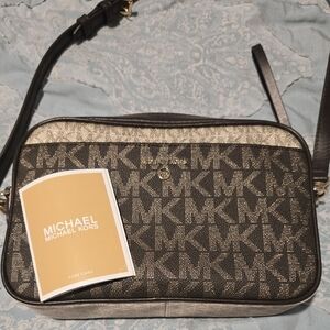 Michael kors signature jet set charm large east west camera crossbody